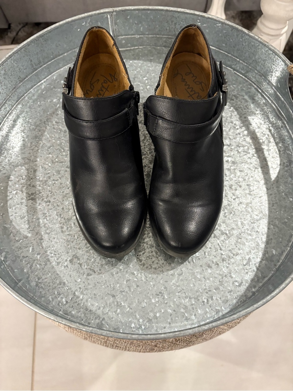 Natural Soul Black Leather Heeled Ankle Shoes